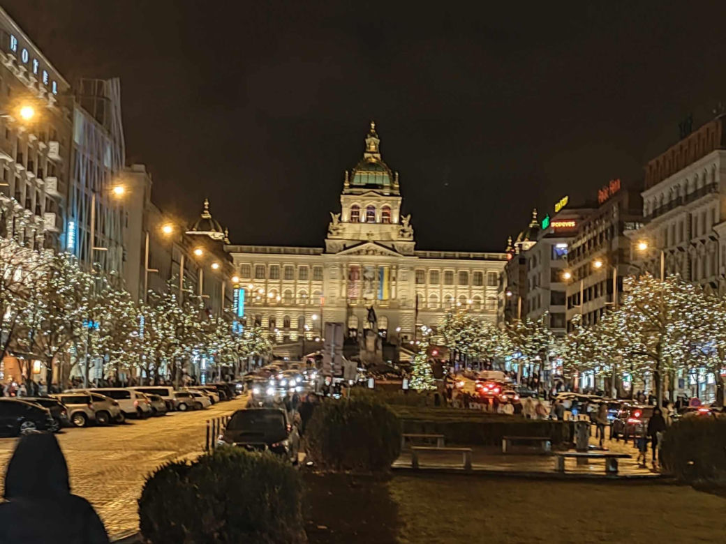 To jeden z najpopularniejszych jarmarków bożonarodzeniowych na świecie! Jak wygląda świąteczna atmosfera w Pradze?