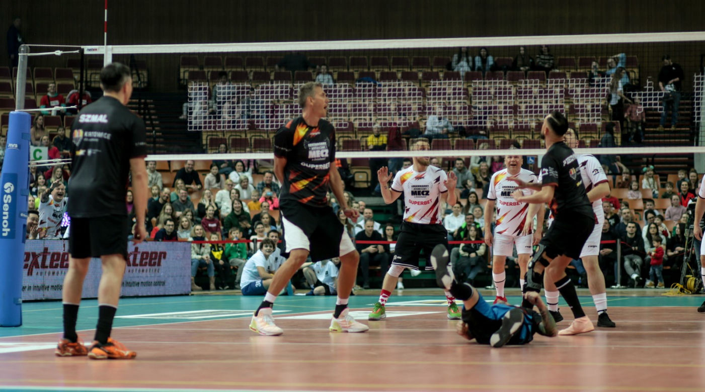 Legendarny Kosmiczny Mecz z Aniołami w Spodku: Gwiazdy zagrały dla Domu Aniołów Stróżów 