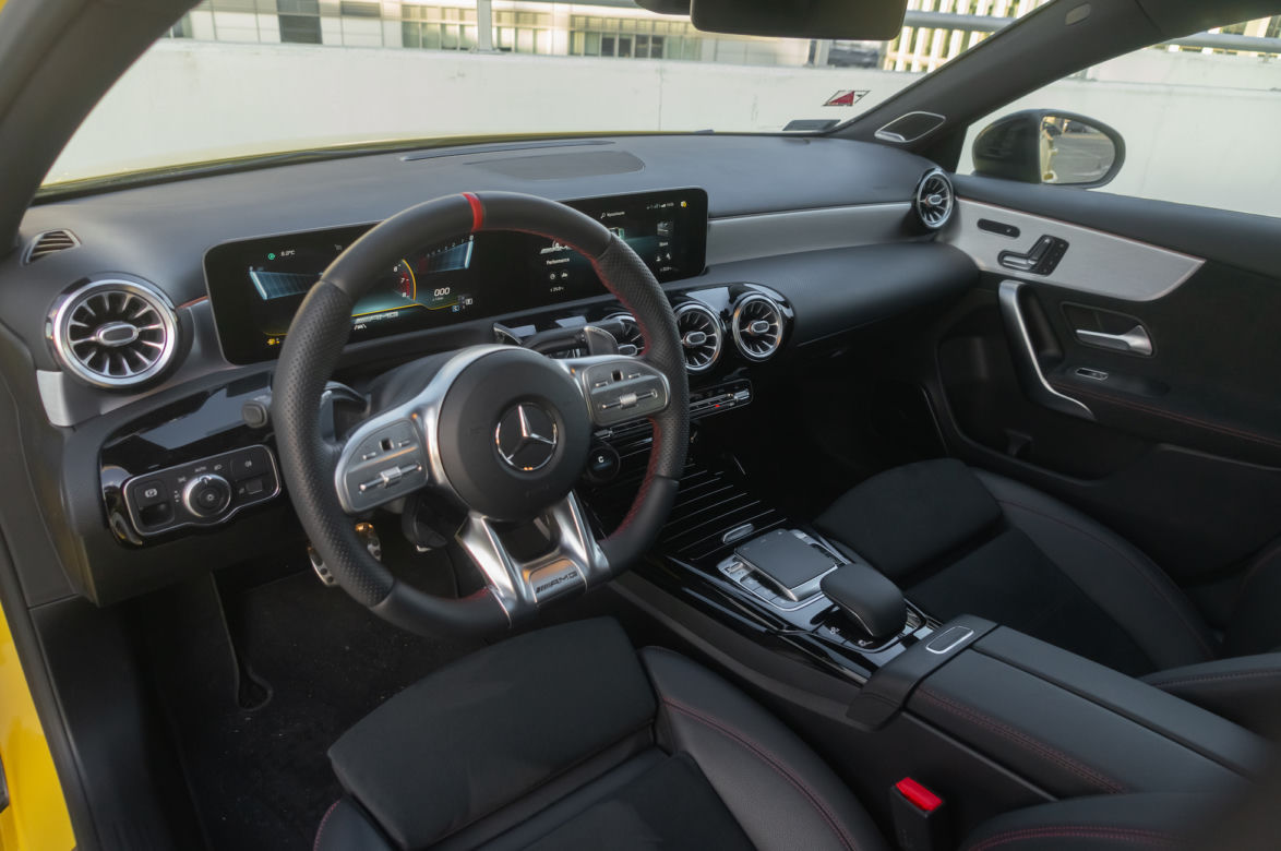Mercedes-AMG A 35 4MATIC vs. BMW 120d xDrive