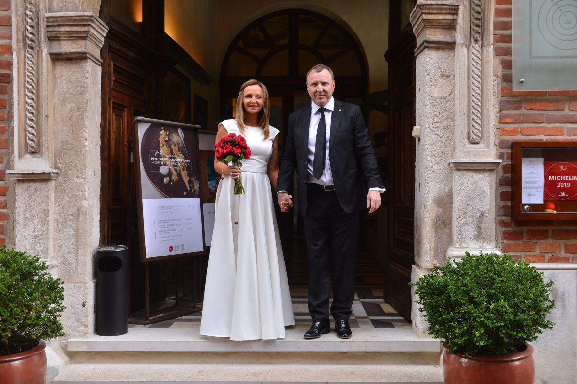 Joanna i Jacek Kurscy w drodze na ślub