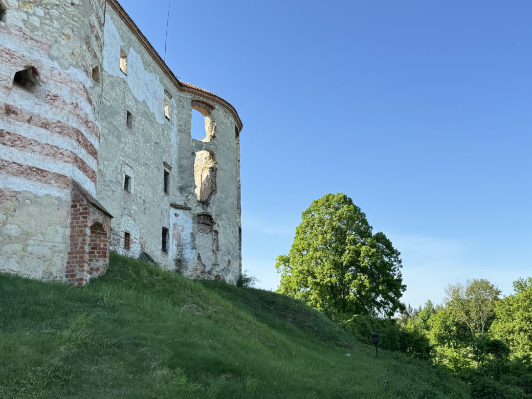 Pomysł na wycieczkę z całą rodziną. Odwiedźcie zamek w Janowcu! [ZDJĘCIA]