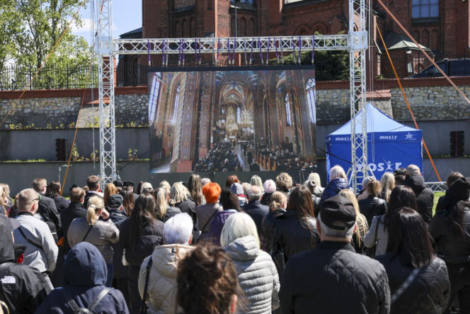 Poświęcił im swoją kampanię wyborczą. Przyszły na pogrzeb Łukasza Litewki. Oczy od razu się zaszkliły