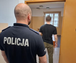 Może trafić do więzienia za to, że... ugryzł policjantkę! Agresywny klient sklepu ma na sumieniu znacznie więcej