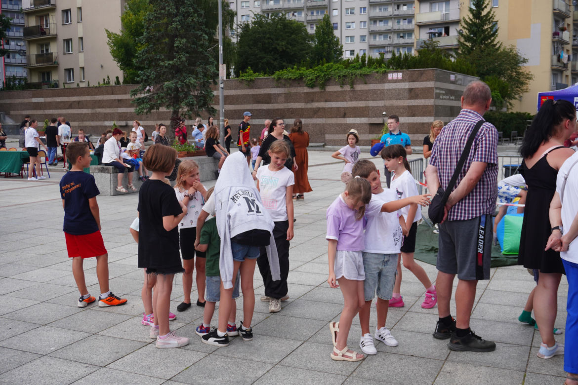 Piknik mieszkańców z karatekami w Skarżysku-Kamiennej