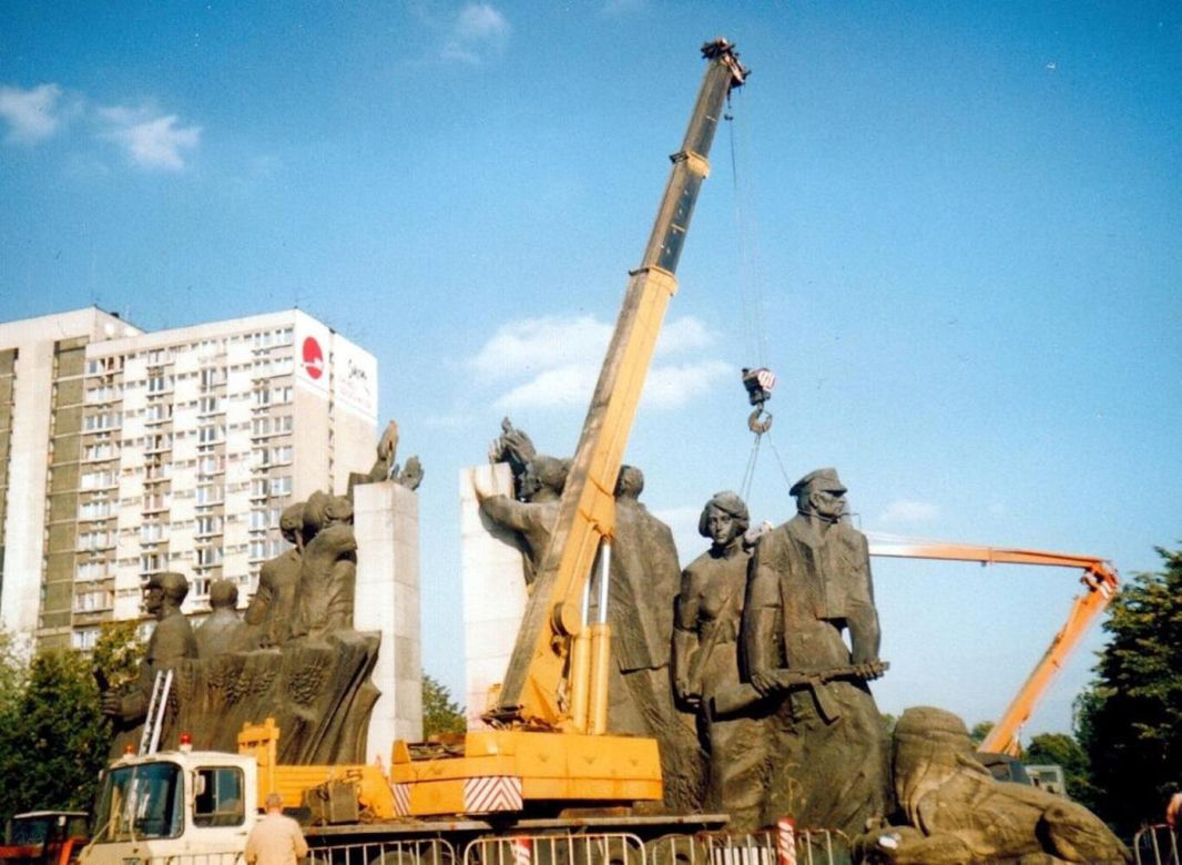 Te pomniki były symbolami stolicy.  Dziś już nie istnieją