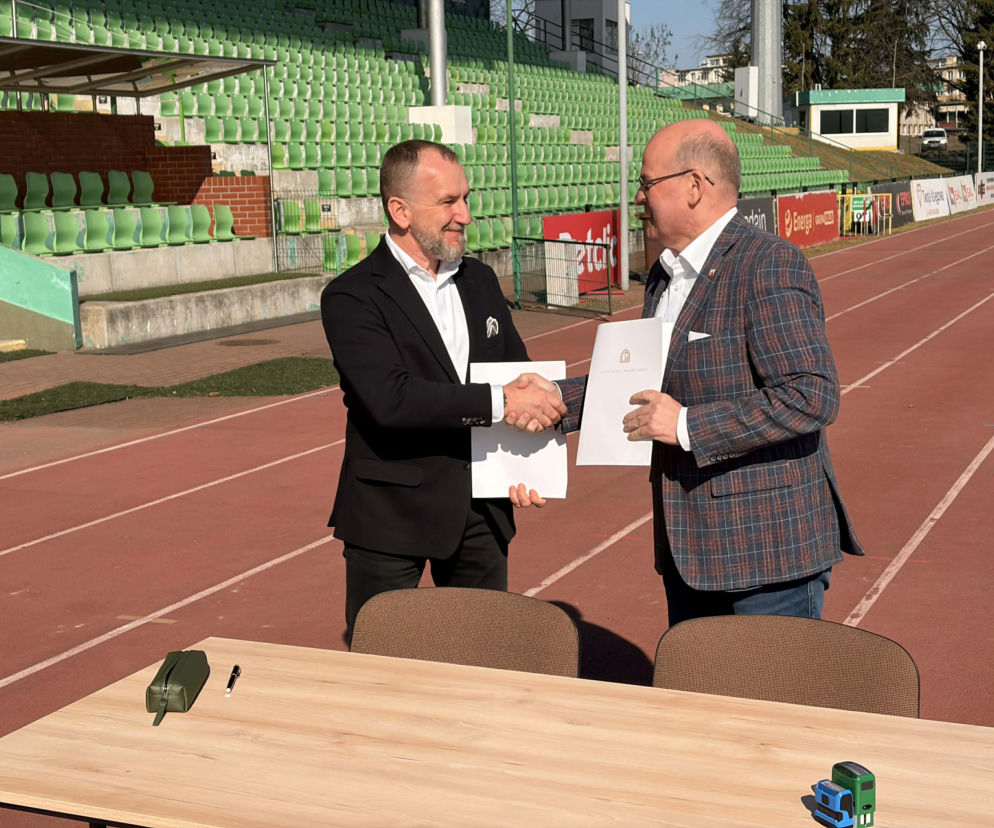 Długo wyczekiwany remont stadionu GKS Olimpii dojdzie do skutku. Podpisano umowę z wykonawcą 