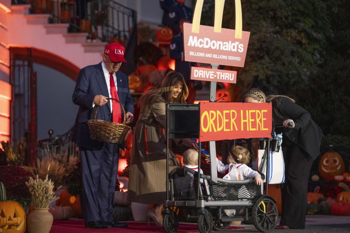 Tłumy na zabawie w Białym Domu. Tak Trump świętował Halloween