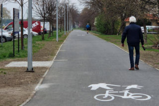 Rowerem i pieszo z ronda Antoniny na Ostroroga. Nowa trasa już otwarta