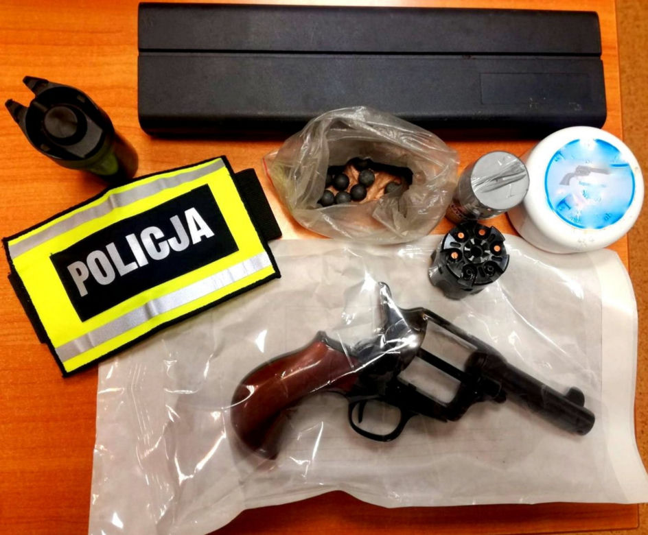 Usiłowanie zabójstwa pod Rawą Mazowiecką! 24-latek postrzelił sąsiada [ZDJĘCIA]