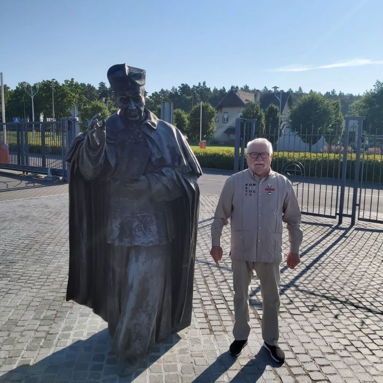 Wałęsa modlił się w kościele Rydzyka