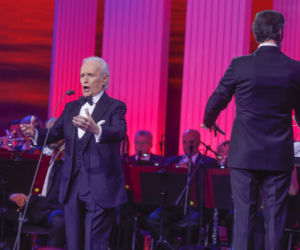 Cud życia. José Carreras - specjalny koncert wielkanocny w TVP.  Joanna i Jacek Kurski zachwycili na koncercie wielkanocnym.