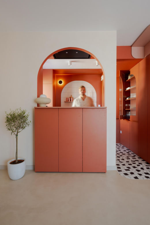 Nail Polish Inspired Interior: Hybryda mieszkania i studia fotograficznego na 63 metrach