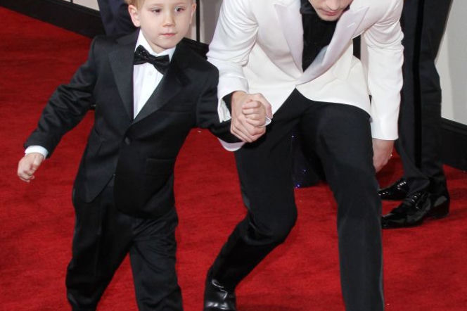 Grammy 2016 - Justin Bieber z bratem na czerwonym dywanie. Mały Jaxon skradł show Justinowi!