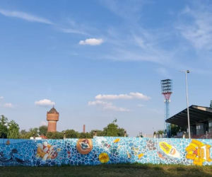 Mural na basenie letnim w Opolu