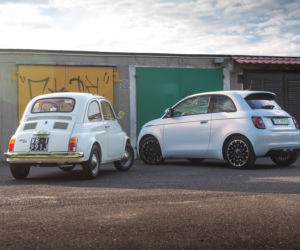 Elektryczny Fiat 500e i klasyczny Fiat 500