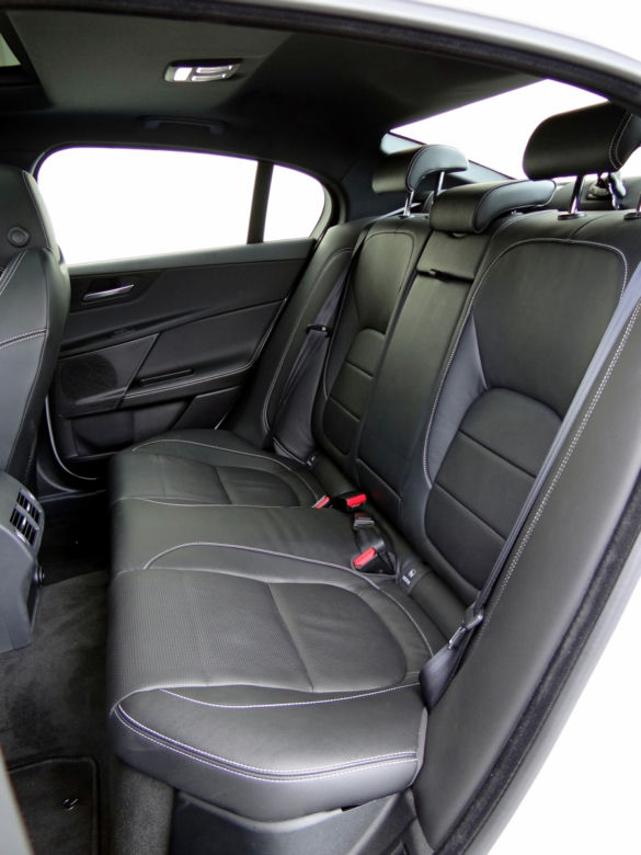 Jaguar XE 2.0 T R-Sport