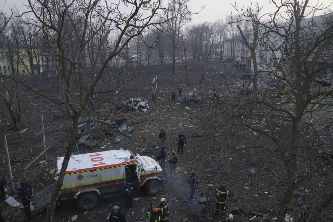 Rosjanie zbombardowali dziecięcy szpital. Są ranni, wśród nich kobieta w ciąży. Porażające zdjęcia