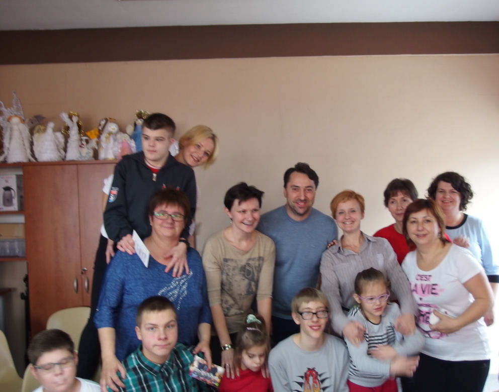 Marcin Miller w ośrodku Caritasu