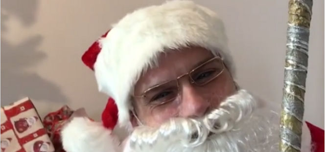 Popek Mikołajem! Raper zrobił wyjątkowy prezent dzieciom! 