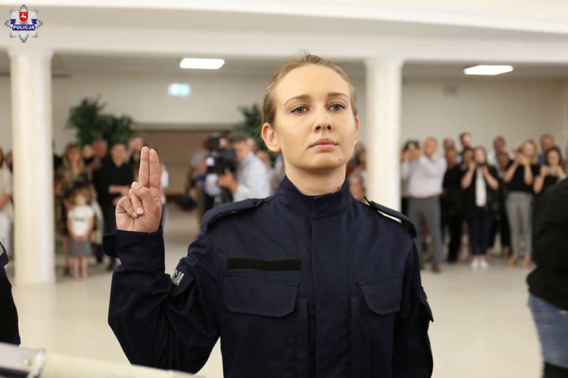 Lublin: Nowi policjanci złożyli ślubowanie. Nowi funkcjonariusze w Lubelskiem [ZDJĘCIA]