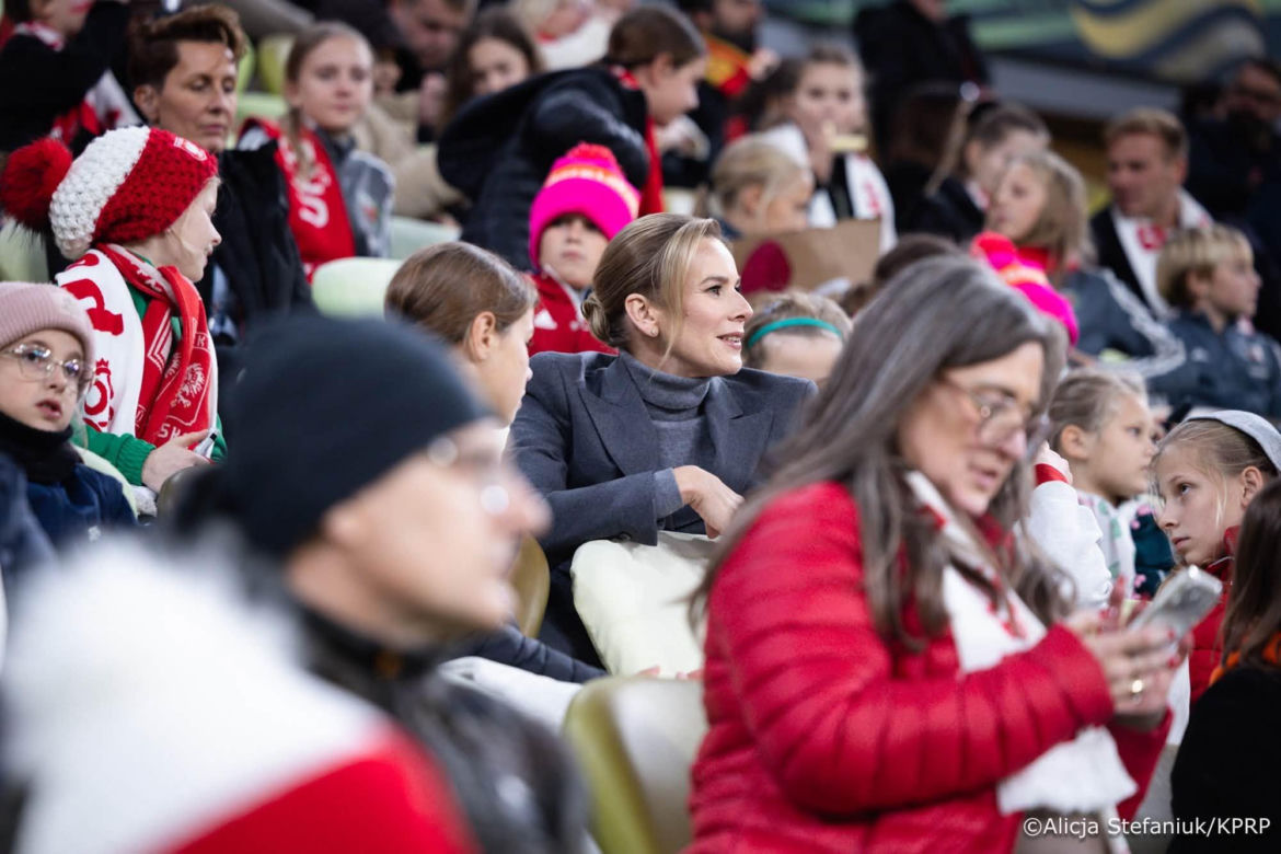 Marta Nawrocka na trybunach