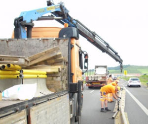 Remont na autostradzie A4 w środku lata. Kierowcy mdleją w korku, a służby rozdają wodę
