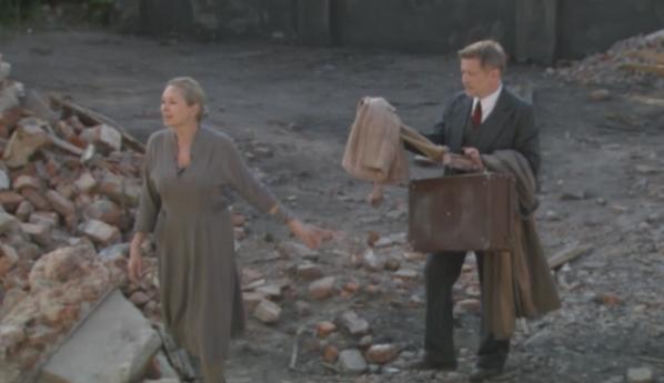 CZAS HONORU 5, odc. 60. Maria Konarska (Katarzyna Gniewkowska) i Otto Kirchner (Jacek Mikołajczak)