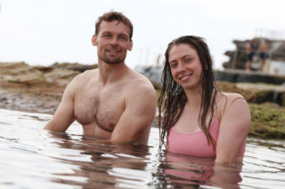 Klaudia Zwolińska w samym bikini na plaży! Pląsy i zabawy z narzeczonym, prywatne zdjęcia