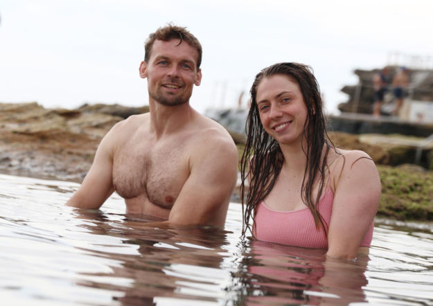 Klaudia Zwolińska w samym bikini na plaży! Pląsy i zabawy z narzeczonym, prywatne zdjęcia