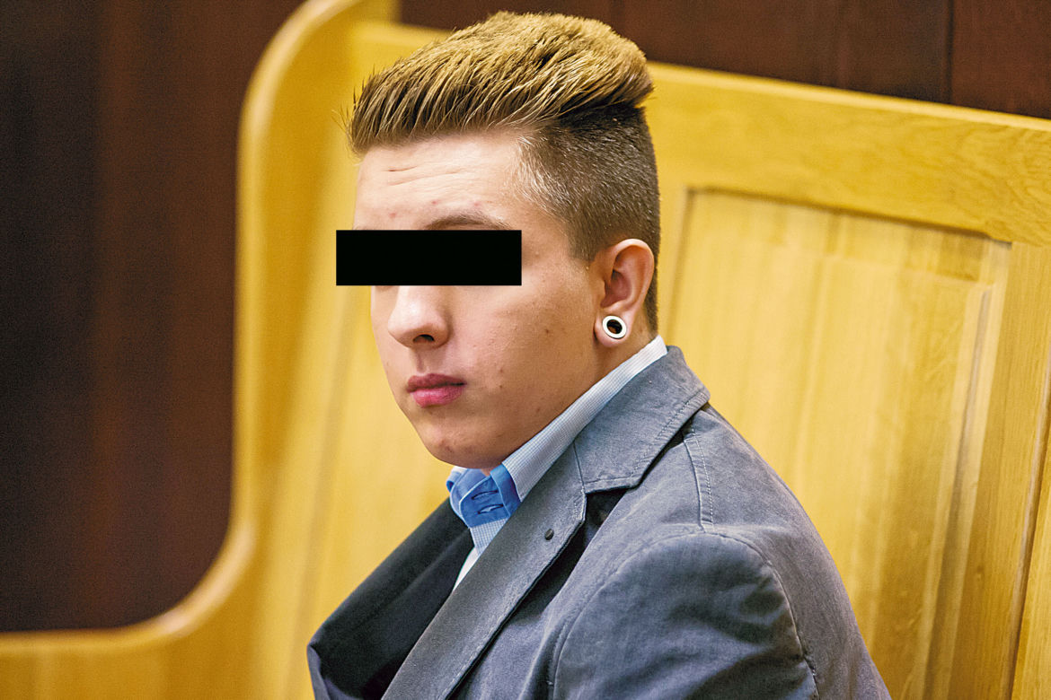 Ten zwyrol podpalił pieska