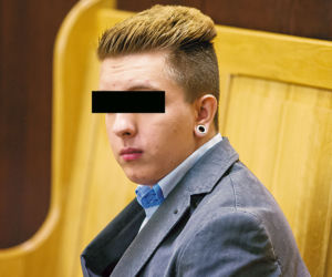 Ten zwyrol podpalił pieska