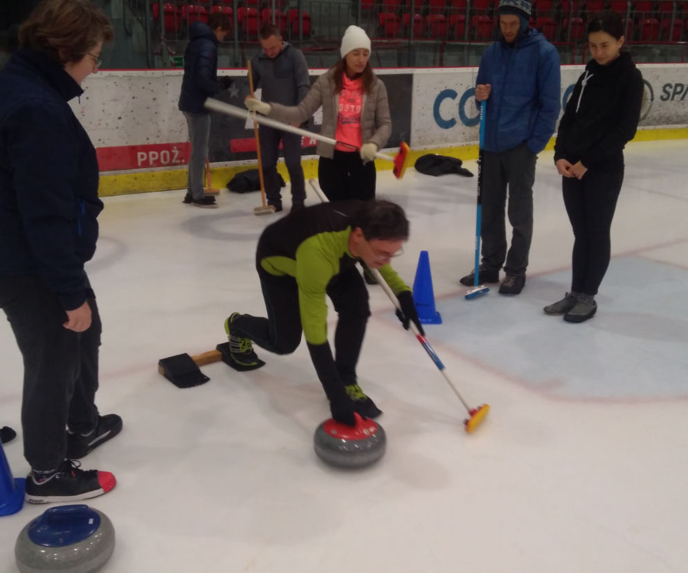 Szczotki i kamienie, czyli co to jest curling