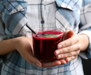 Rewolucja w walce z bezsennością. Ten napój działa jak naturalna melatonina