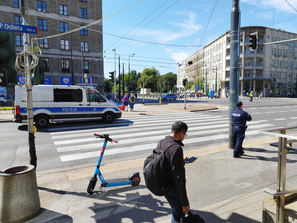 Zamknięte główne ulice w Warszawie. Co się dzieje? Lakoniczny komunikat WTP	
