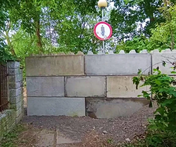 Mur, który podzielił osiedla.... i mieszkańców 