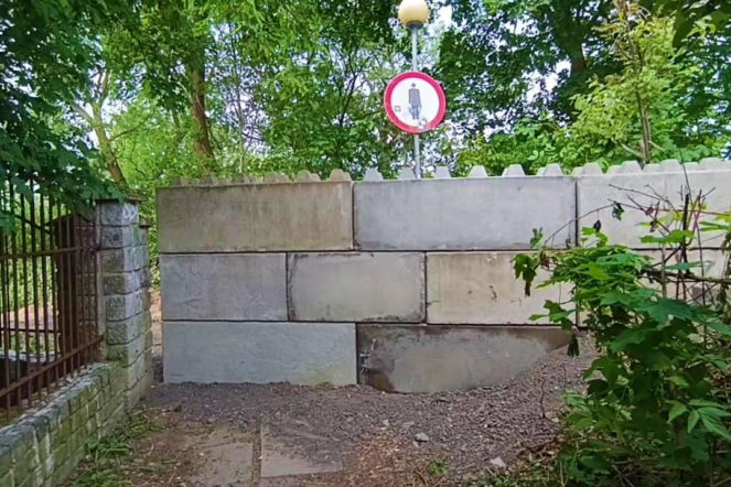 Mur, który podzielił osiedla.... i mieszkańców. Miasto potknęło się o własną urbanistykę