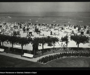 Golizna na plaży w czasch PRL