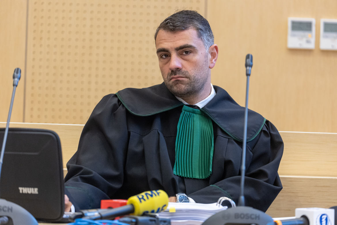 Policjanci strzelali do mężczyzny, który chciał się zabić 