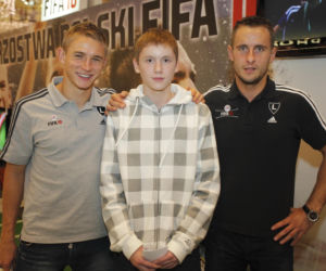 Mistrz Poslki FIFA - Michał Albanowicz oraz pikarze Legii