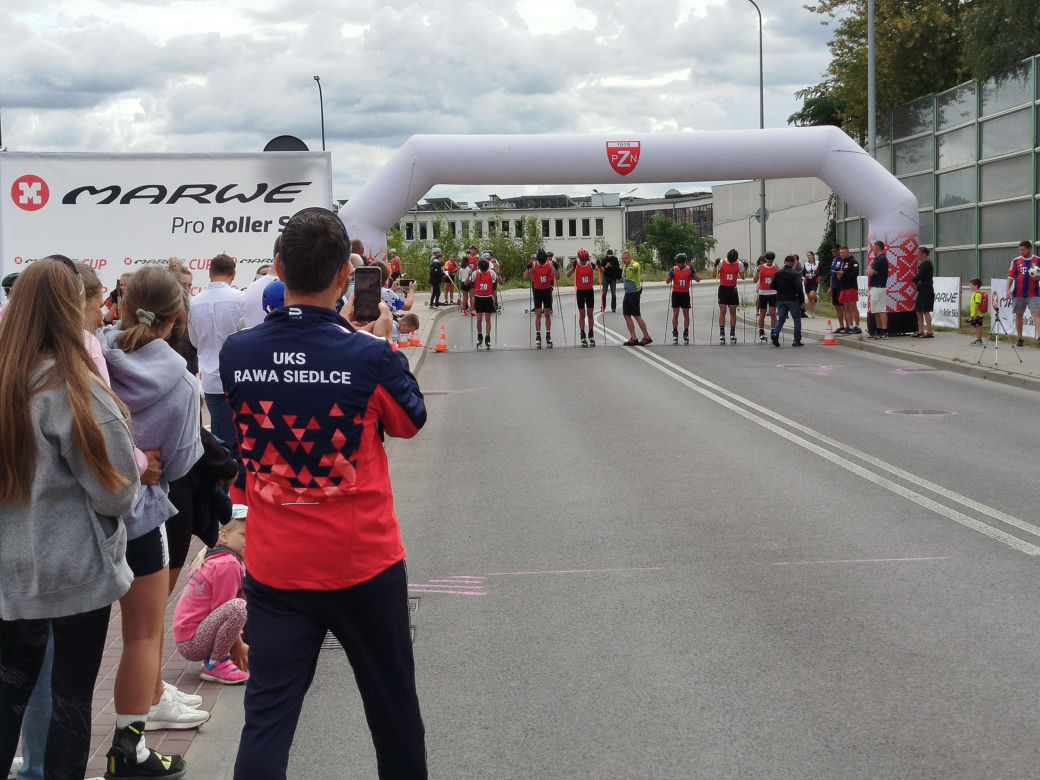 Zawody o Puchar Polski na nartorolkach Marwe Cup 2025 zostały zainaugurowane w Siedlcach