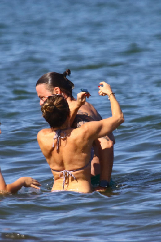 Edyta Herbuś na plaży