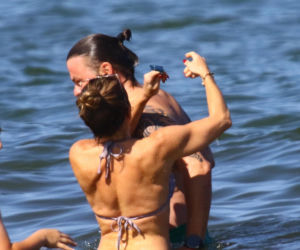 Edyta Herbuś na plaży