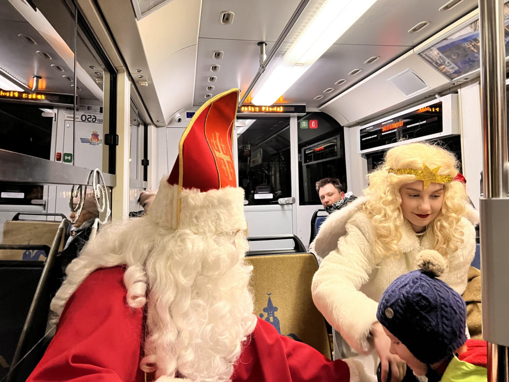Święty Mikołaj jechał w krakowskim tramwaju 