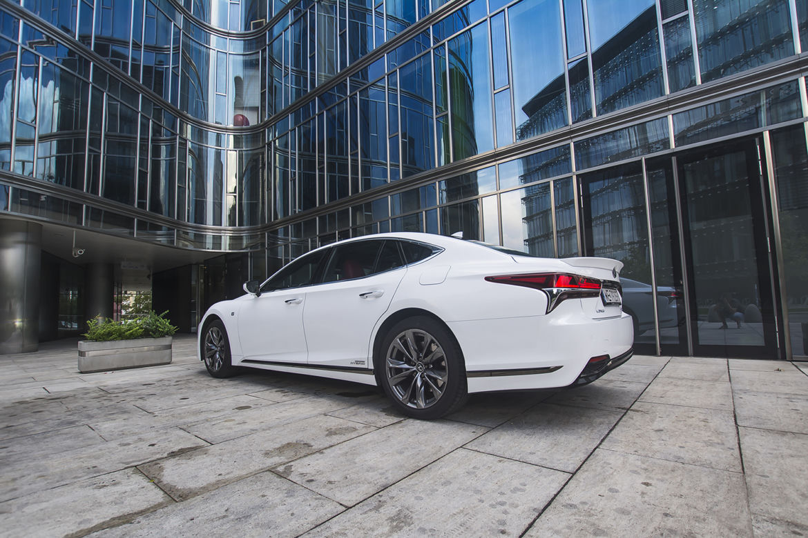 Lexus LS500h F-Sport