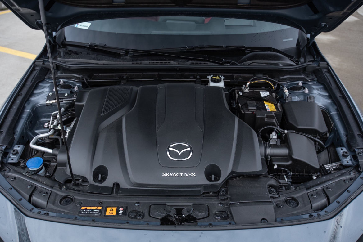Toyota Corolla 2.0 Hybrid Dynamic Force 184 KM e-CVT vs Mazda 3 Skyactiv-X 180 KM 6MT AWD