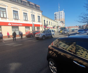 Policja jeździ po mieście z ważnym komunikatem dla mieszkańców!