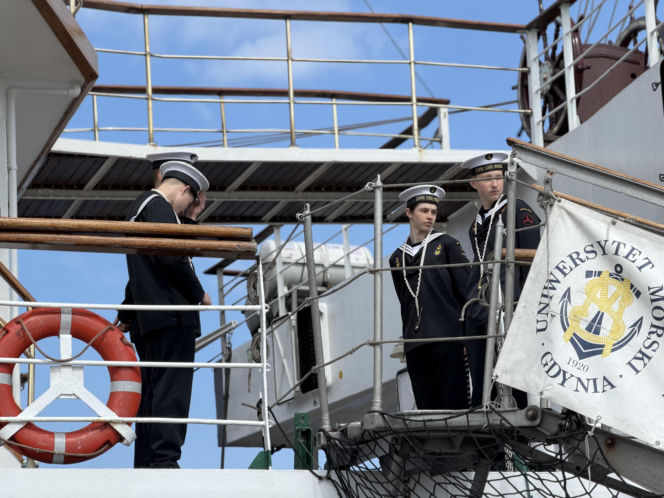 Z Gdyni przez Bahamy do Nowego Jorku! "Dar Młodzieży" wyruszył właśnie w swój najprawdopodobniej ostatni tak długi rejs