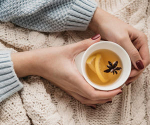 Zapomnijcie o klasycznej czerwieni. Paznokcie w tym odcieniu będą hitem tegorocznych świąt