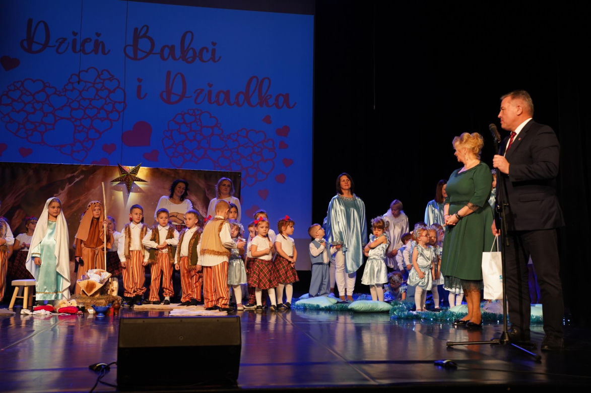 Jasełka i koncert kolęd przygotowały dzieci z Niepublicznego Przedszkola "Słoneczna Dolina" w Siedlcach
