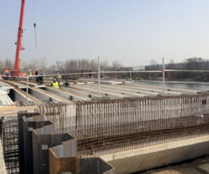 24 miliony złotych na nowy most w Warszawie. Stalowy kolos udrożni jedną z głównych arterii Białołęki